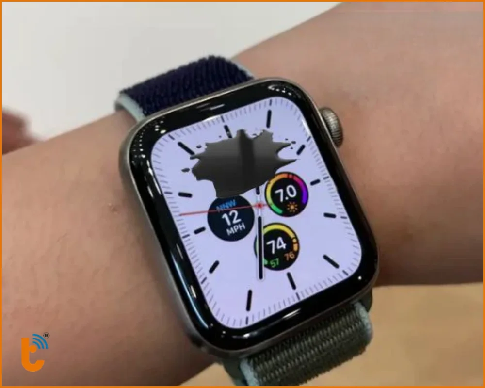 Dấu hiệu Apple Watch hỏng ăn sâu vào phôi hiển thị bắt buộc thay màn hình