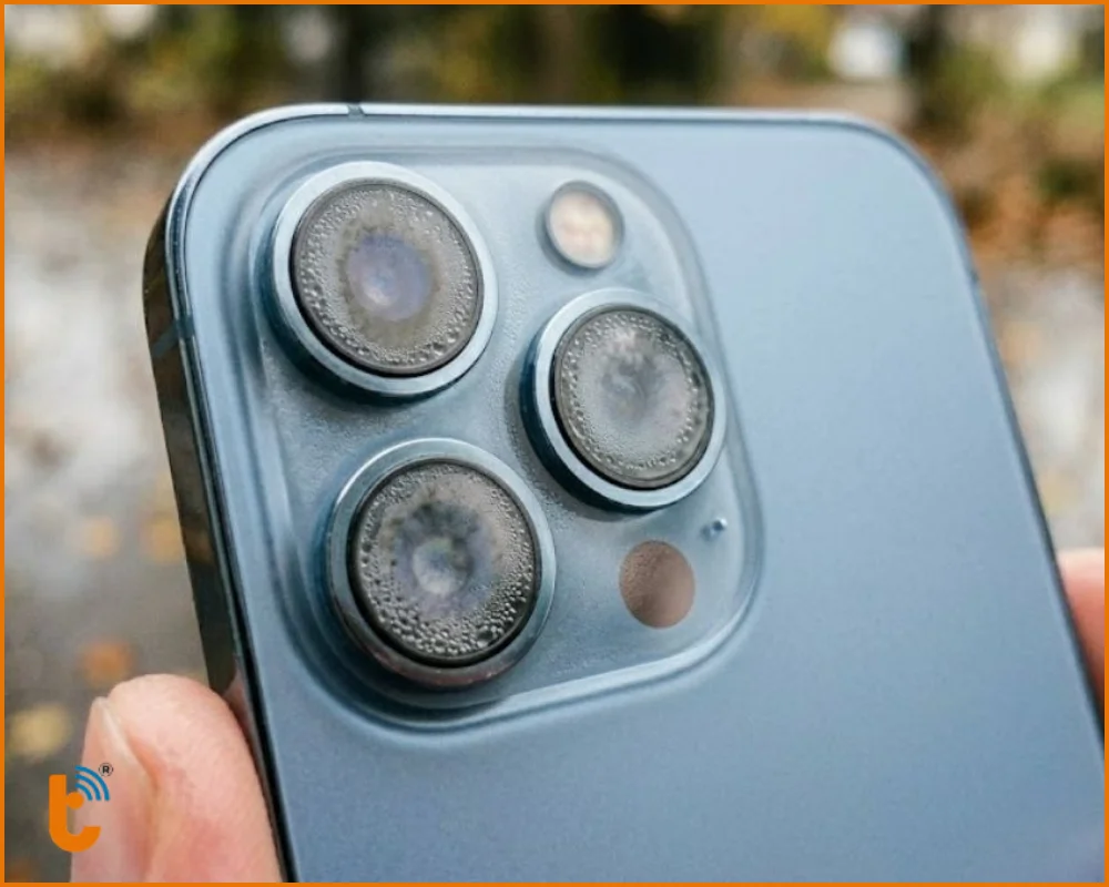 Kính camera iPhone bị đốm mờ đọng hơi nước