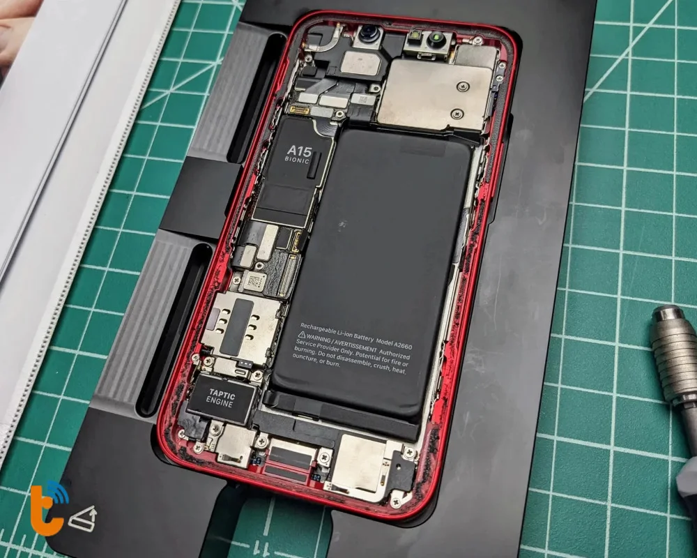 Thay pin iPhone công khai – lấy liền