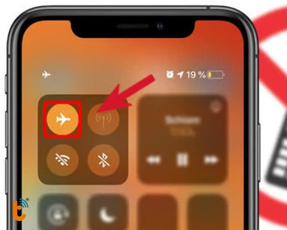 Bật Chế độ máy bay để kiểm tra mức tụt pin khi nghỉ