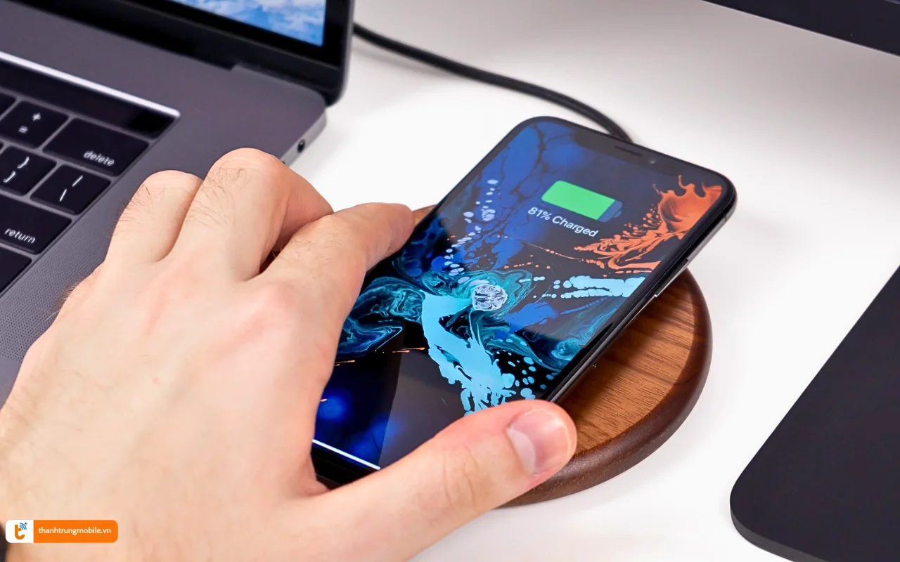 Cách sử dụng sạc không dây trên iPhone 11