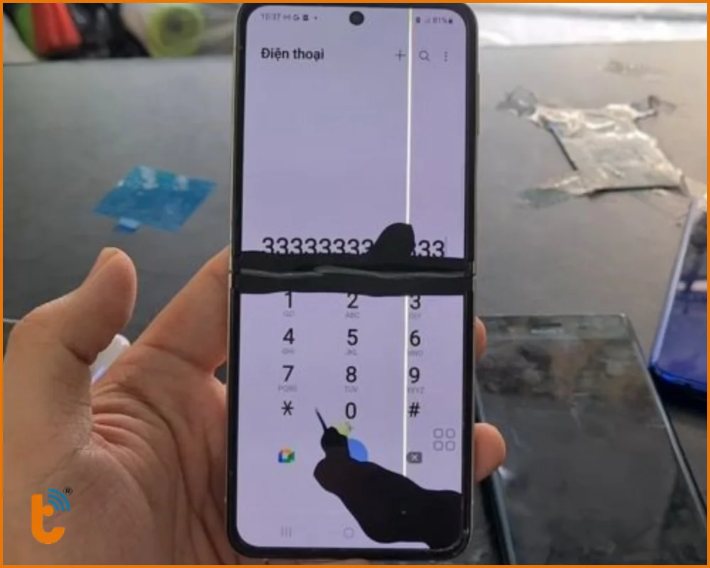 Dấu hiệu nên thay màn hình mới cho Galaxy Z Flip3 5G