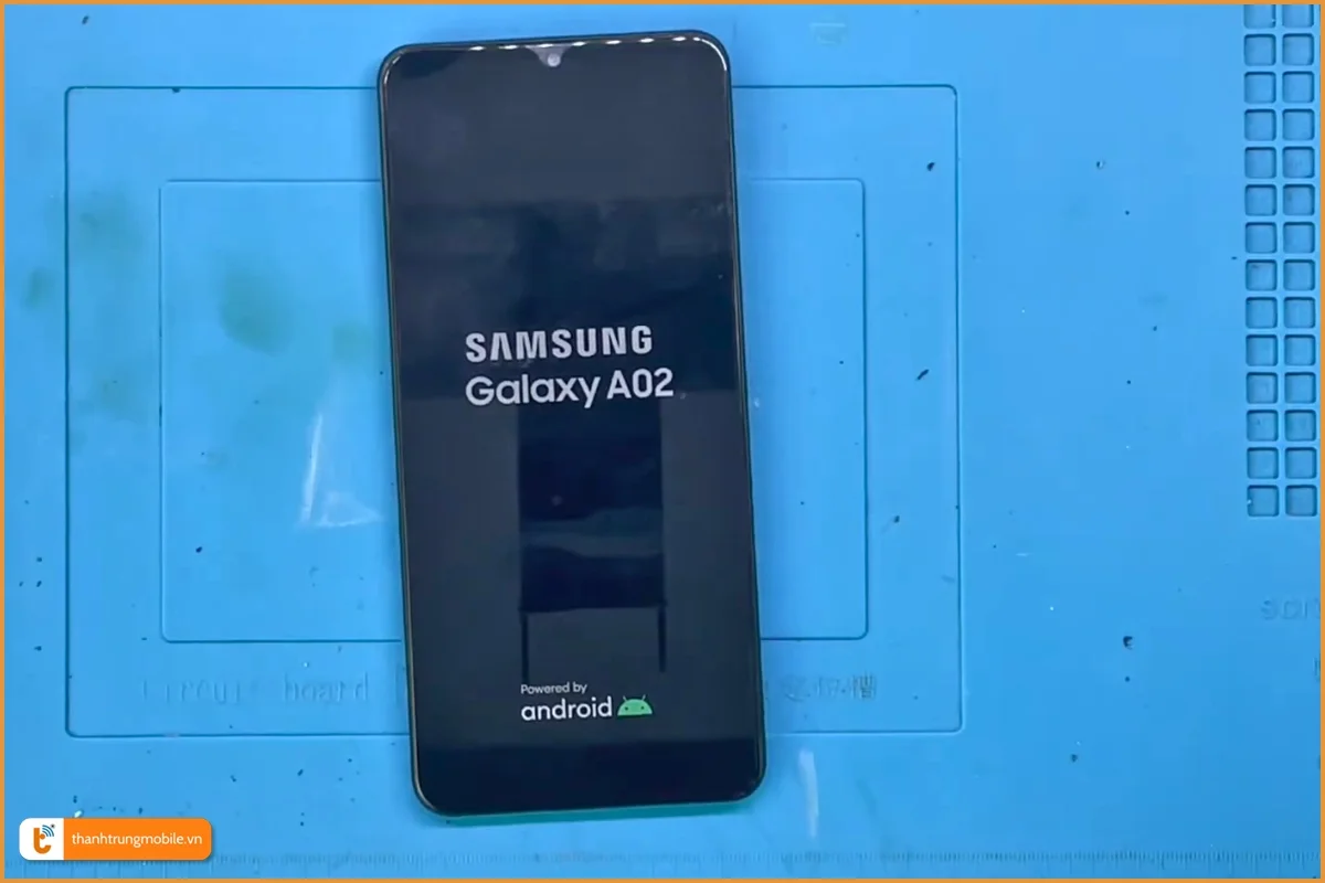 Ép kính Galaxy A02 zin đẹp - Thành Trung Mobile