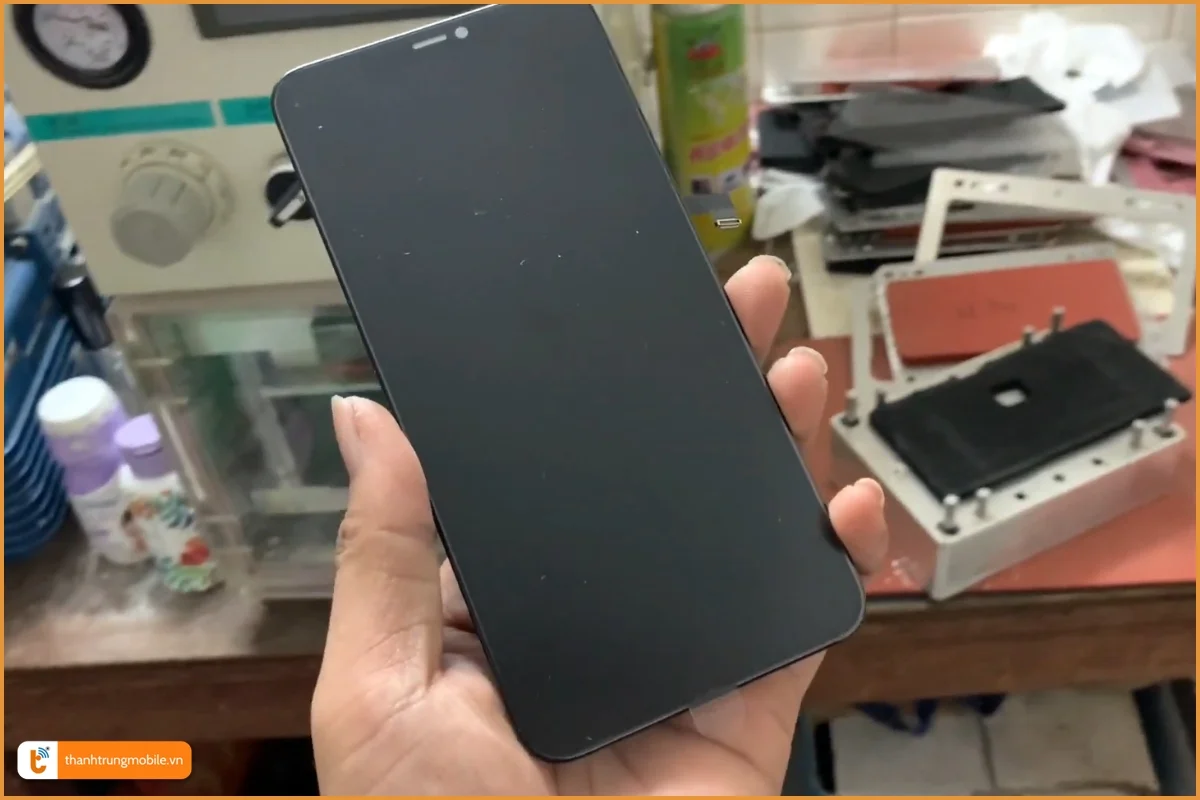 Ép kính iPhone 11 Pro Max zin đẹp, giá rẻ tại TPHCM