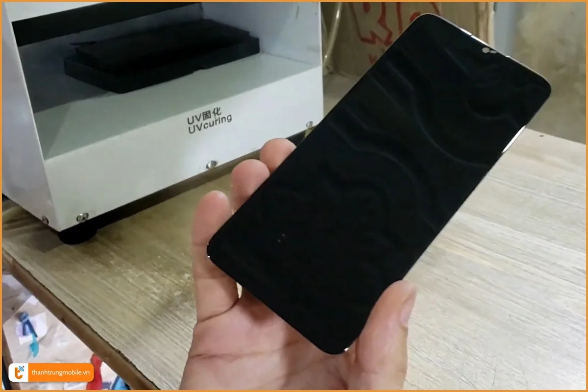 Ép kính Samsung Galaxy A03 chuẩn đẹp như mới - Thành Trung Mobile