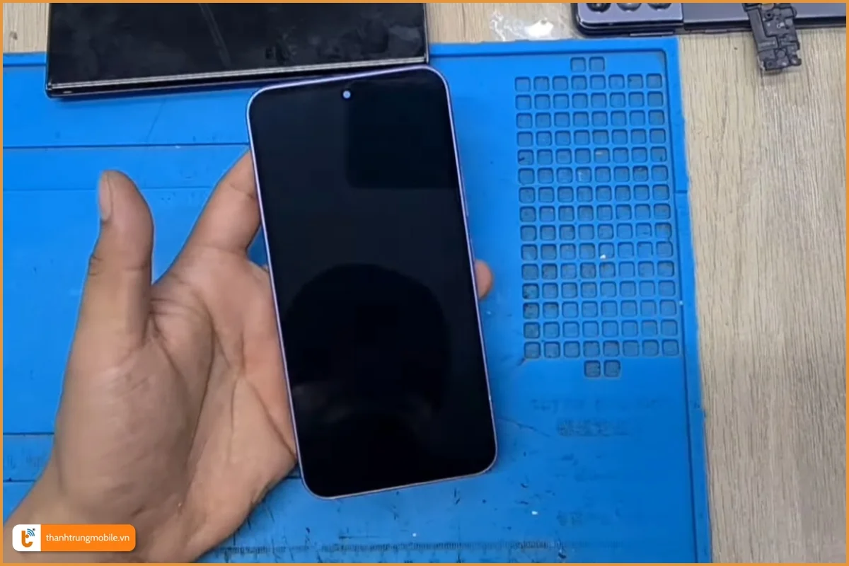 thay mặt kính Samsung M54