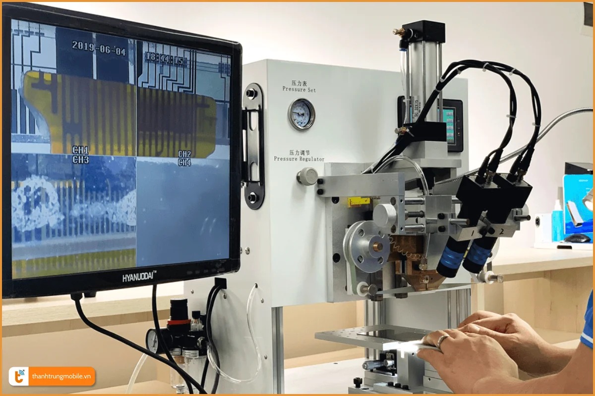 Fix sọc màn hình điện thoại bằng công nghệ ép cổ cáp hiện đại