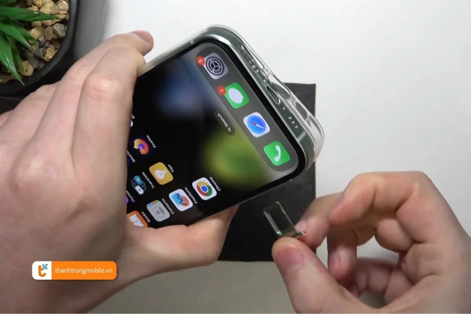 Ghép SIM iPhone 15