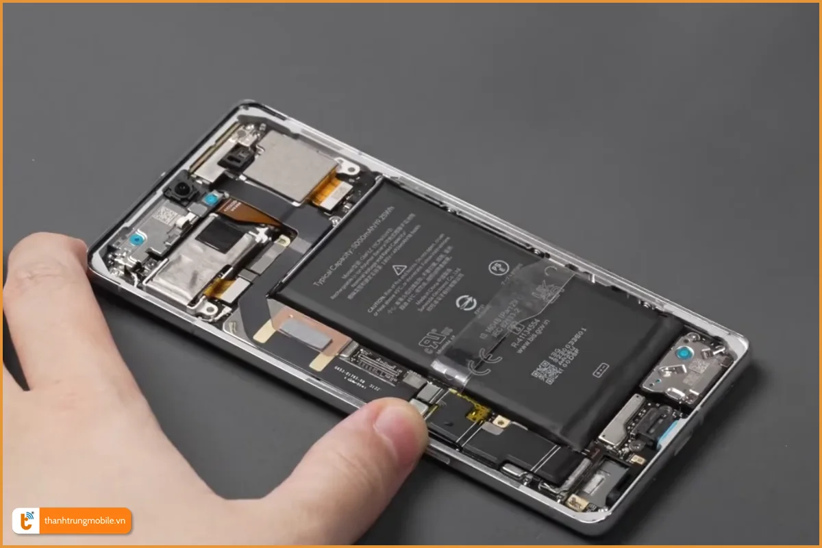 Google Pixel 7 Pro lỗi pin chai, phù cần thay mới