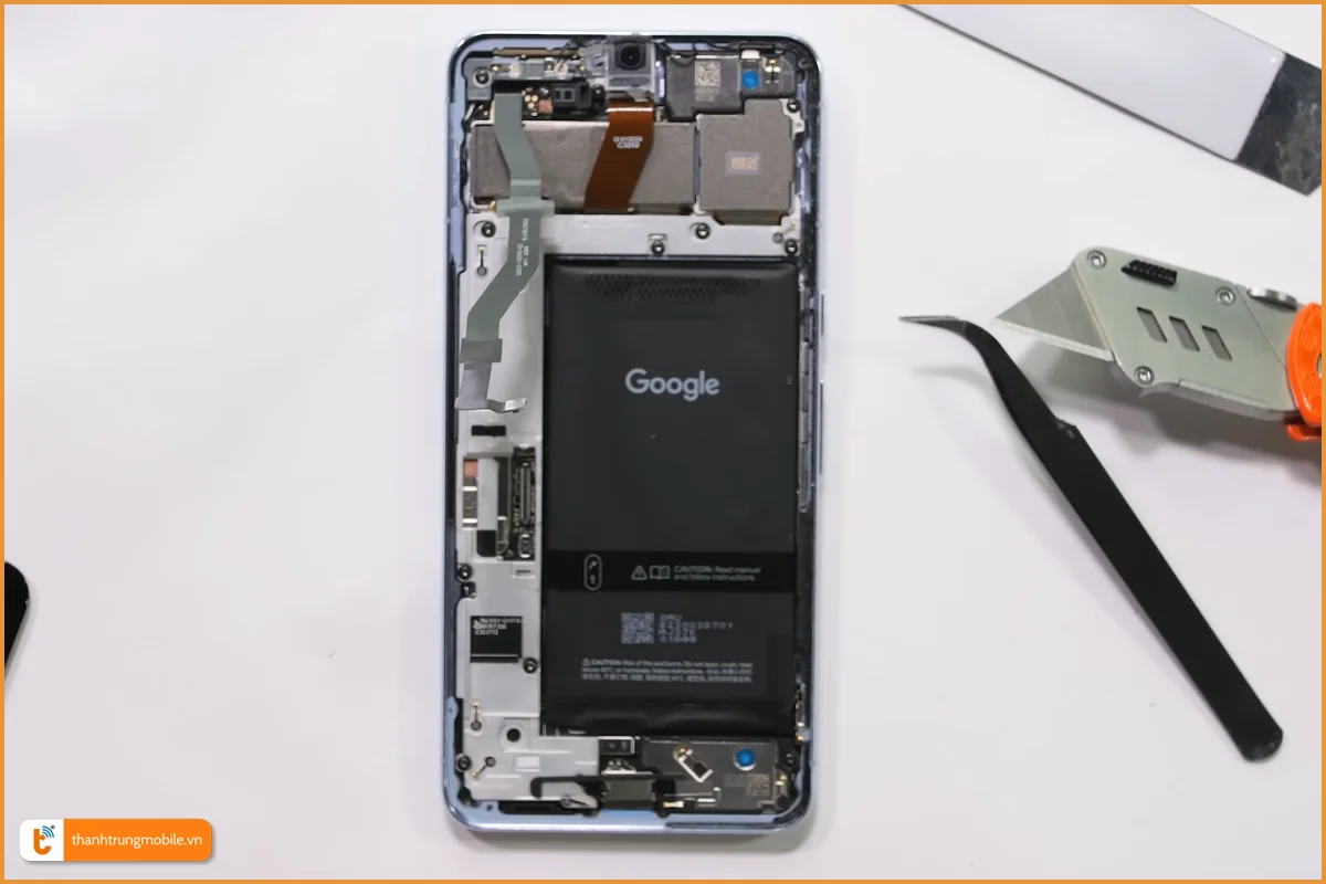 Google Pixel 8 Pro lỗi pin chai, phù cần thay mới