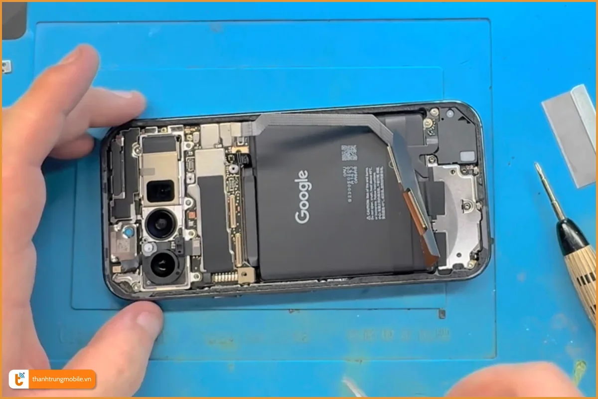 Google Pixel 9 Pro lỗi pin chai phù cần thay mới