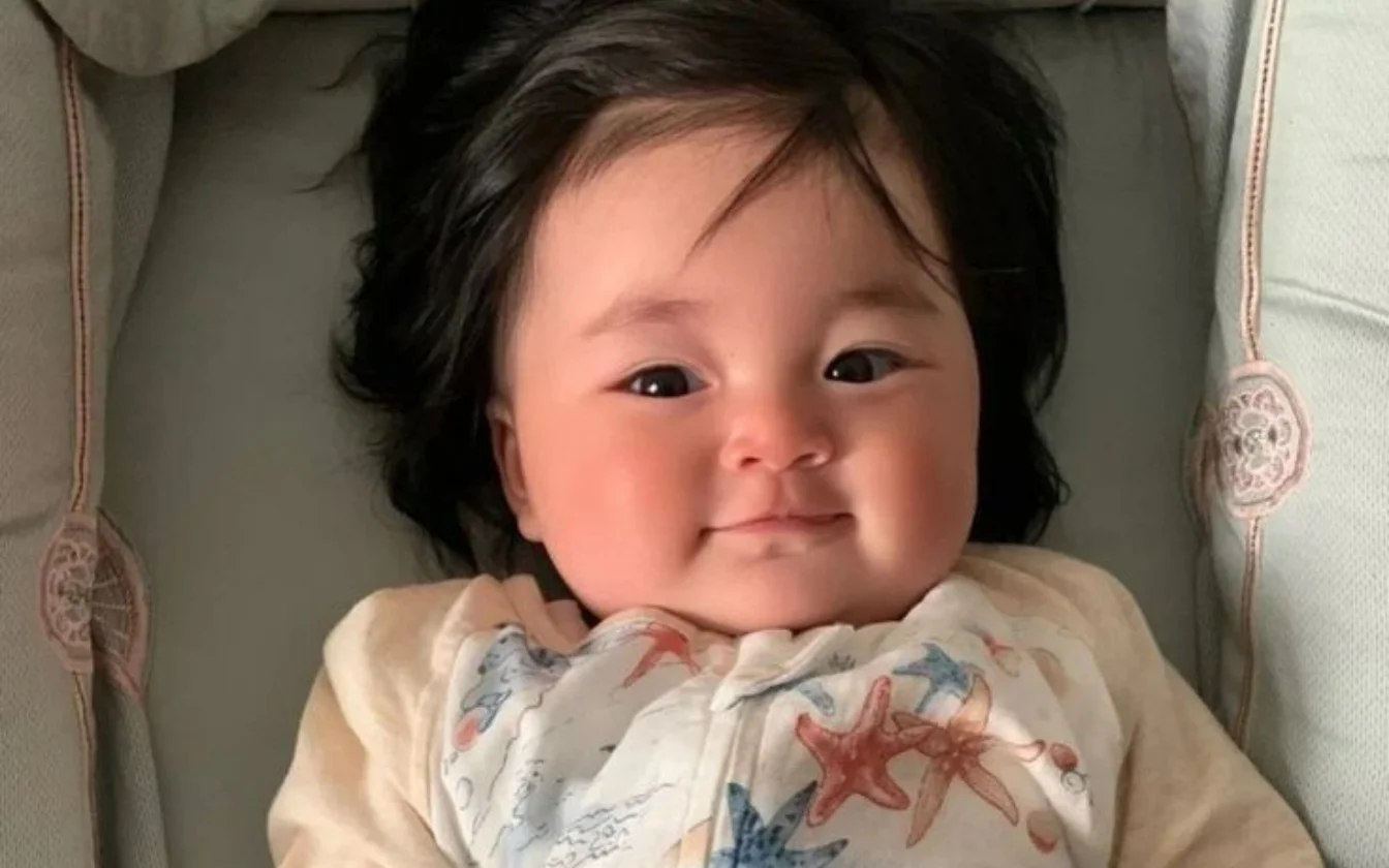 hinh-nen-be-gai-de-thuong-cho-may-tinh (10)