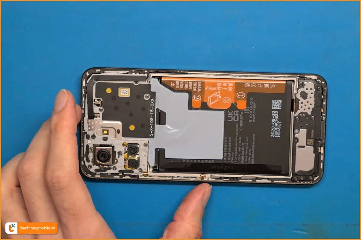 Huawei Honor 90 Lite lỗi pin chai, sạc không vào