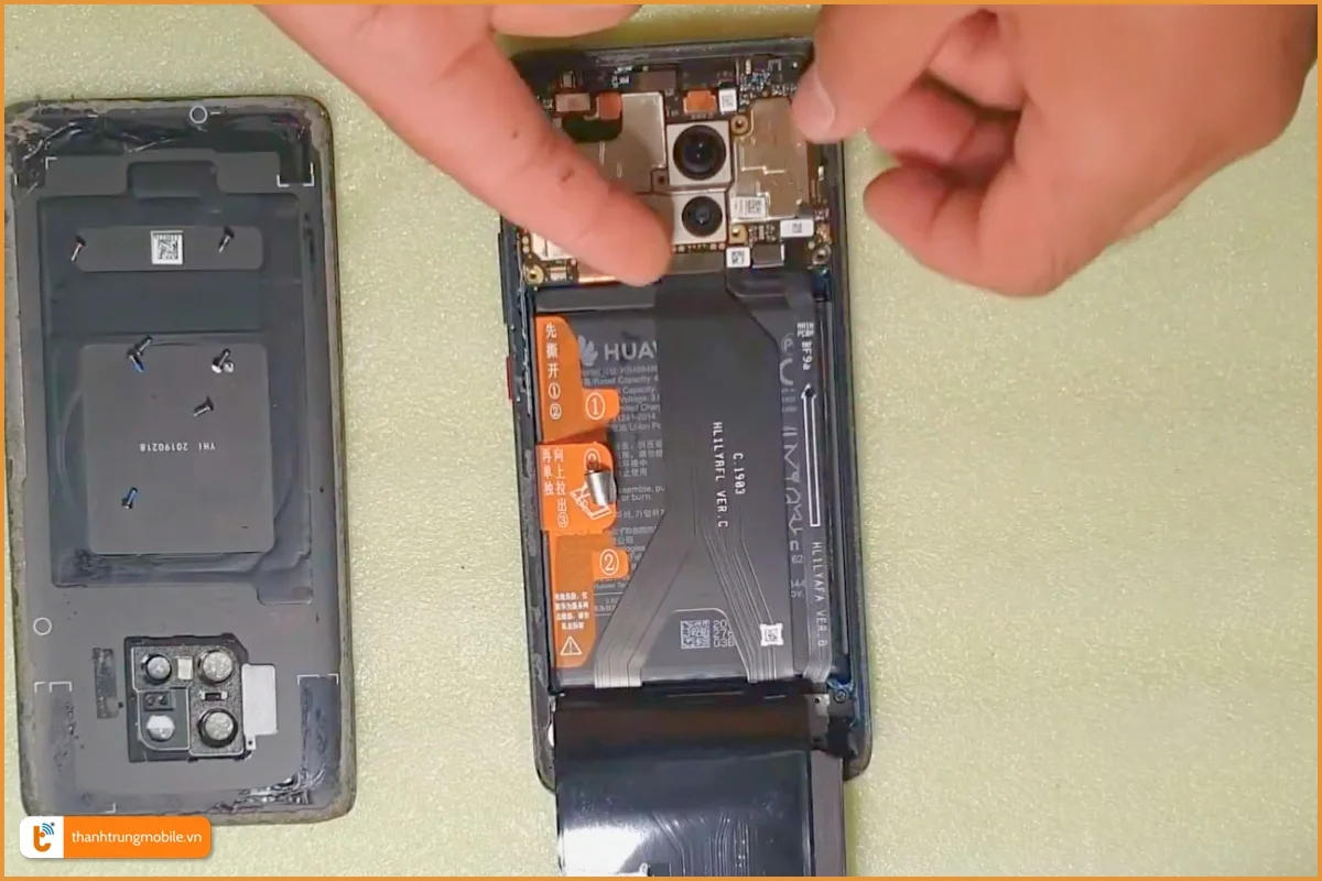 Huawei Mate 20 Pro pin phồng lên cần thay mới