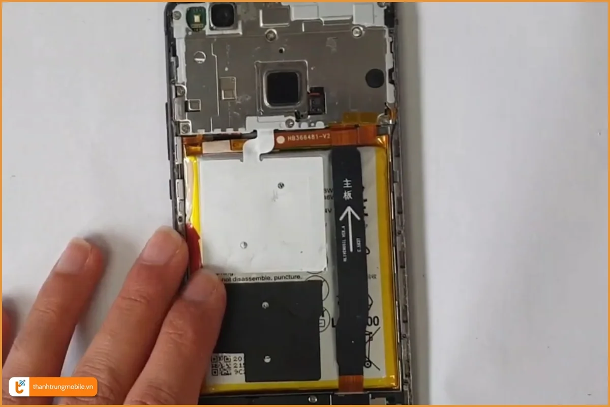 Huawei P9 sử dụng lâu bị phù pin, cần thay mới