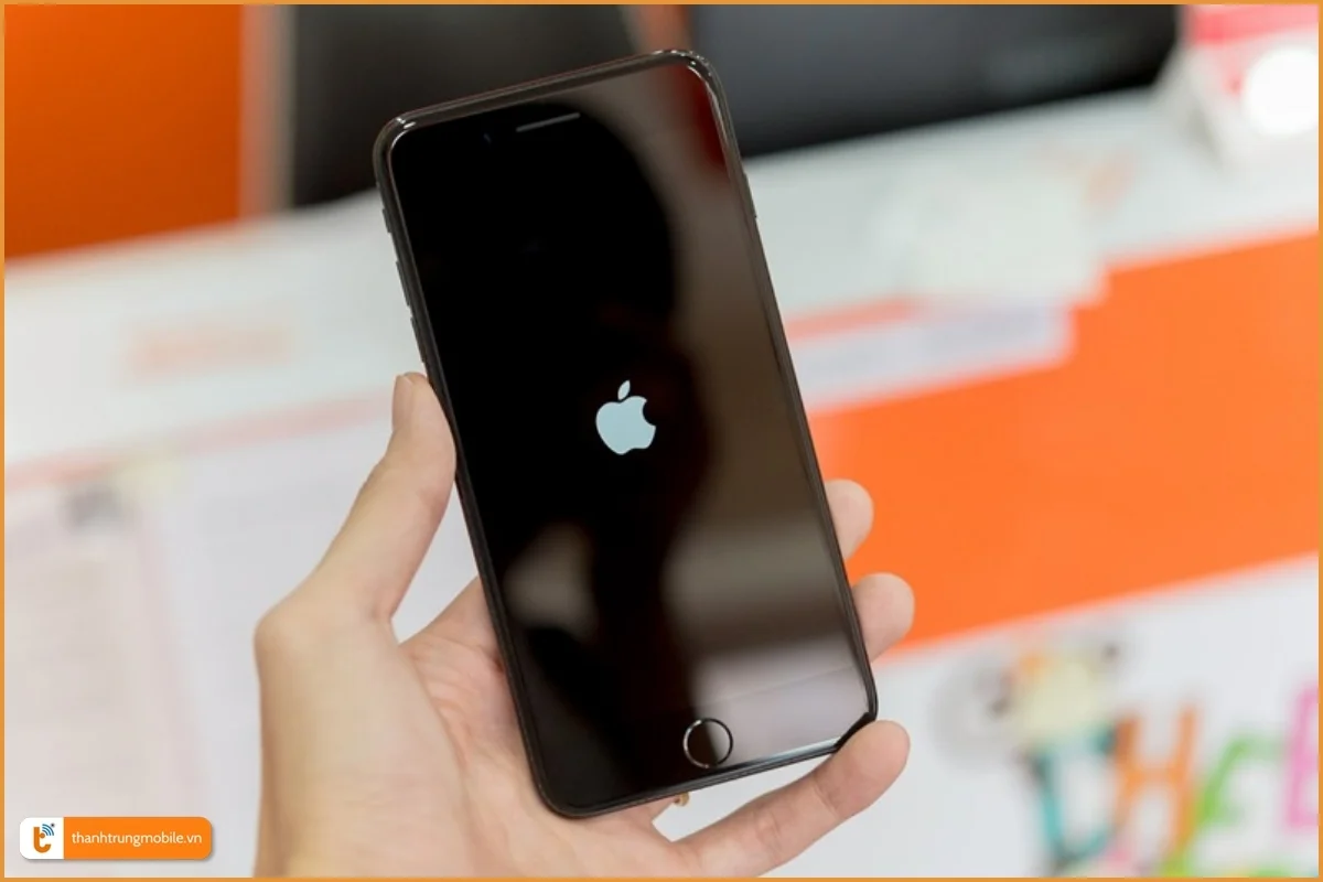 iPhone SE 2020 treo logo táo - Lỗi trên Mainboard cần thay main