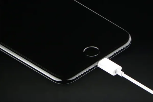 Kiem-tra-pin-va-thu-cam-sac-dien-thoai-iphone