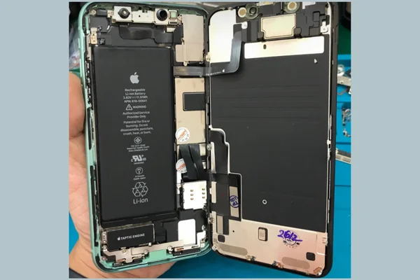  Lắp pin mới và ráp lại