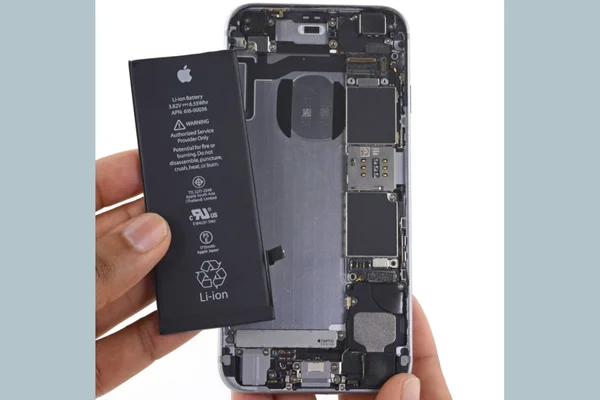 Lắp pin mới và ráp lại