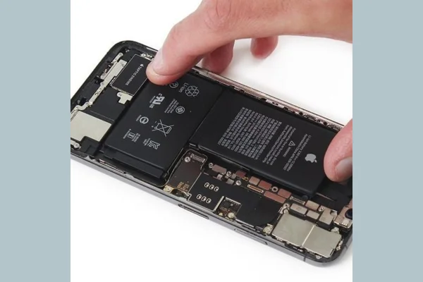 Lắp pin mới và ráp lại