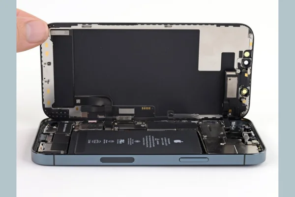 Lắp pin mới và ráp lại