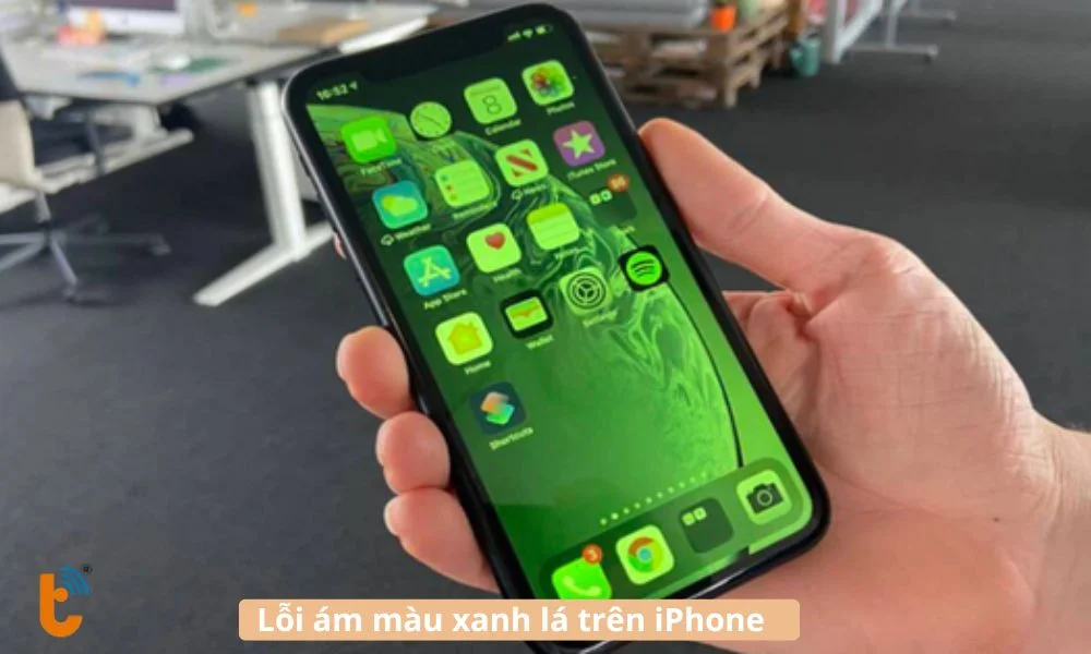 iPhone bị ám màu xanh lá