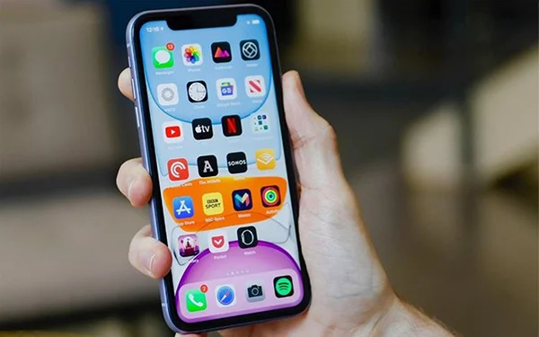 man-hinh-iphone-bi-nhieu-mau