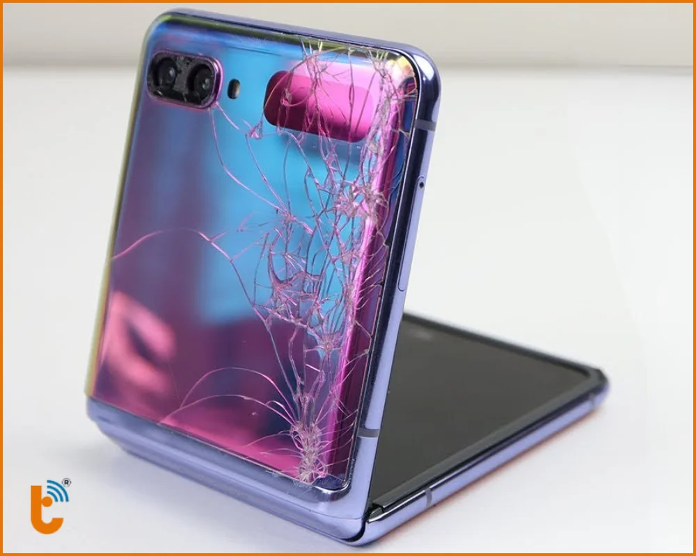 Những trường hợp cho thấy kính lưng trên Galaxy Z Flip đang bị hư hỏng