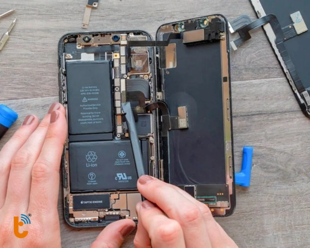Quy trình thay pin iPhone Xs Max tại Thành Trung Mobile được thực hiện chuẩn kỹ thuật