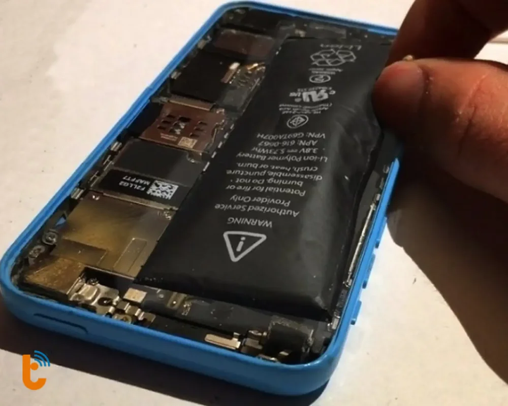 Pin không chính hãng hoặc pin lô thường nhanh xuống cấp