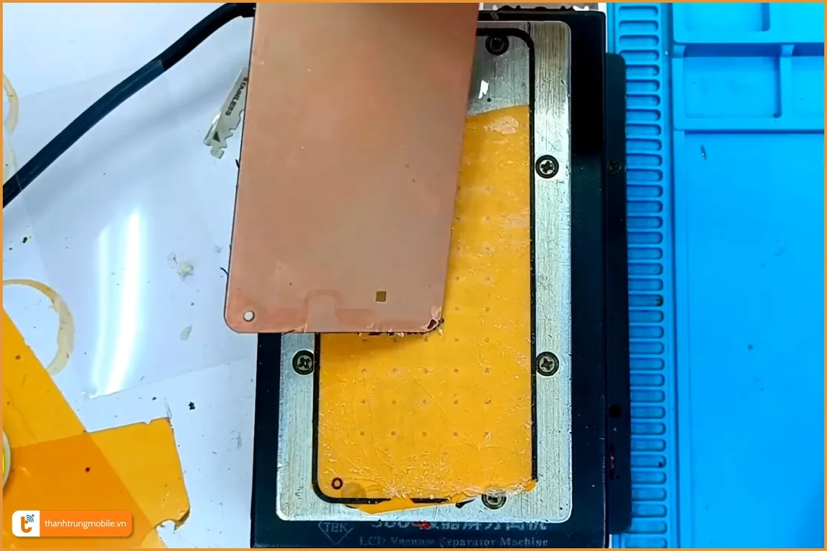 Quy trình ép kính Huawei Mate 40