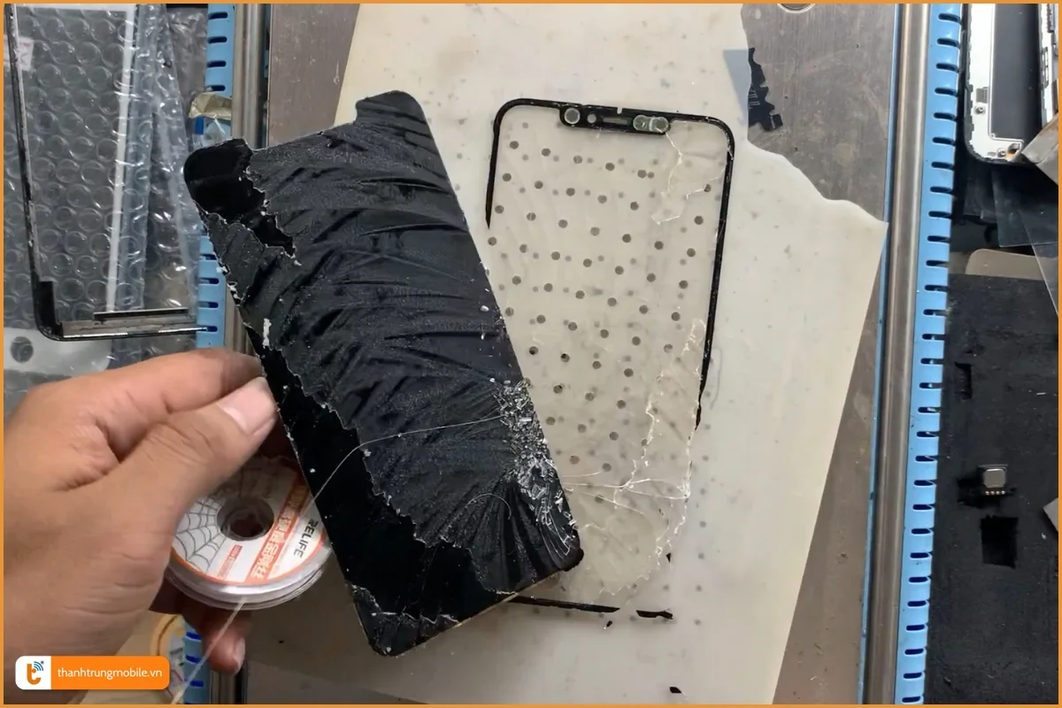 Quy trình ép kính iPhone 11 Pro max