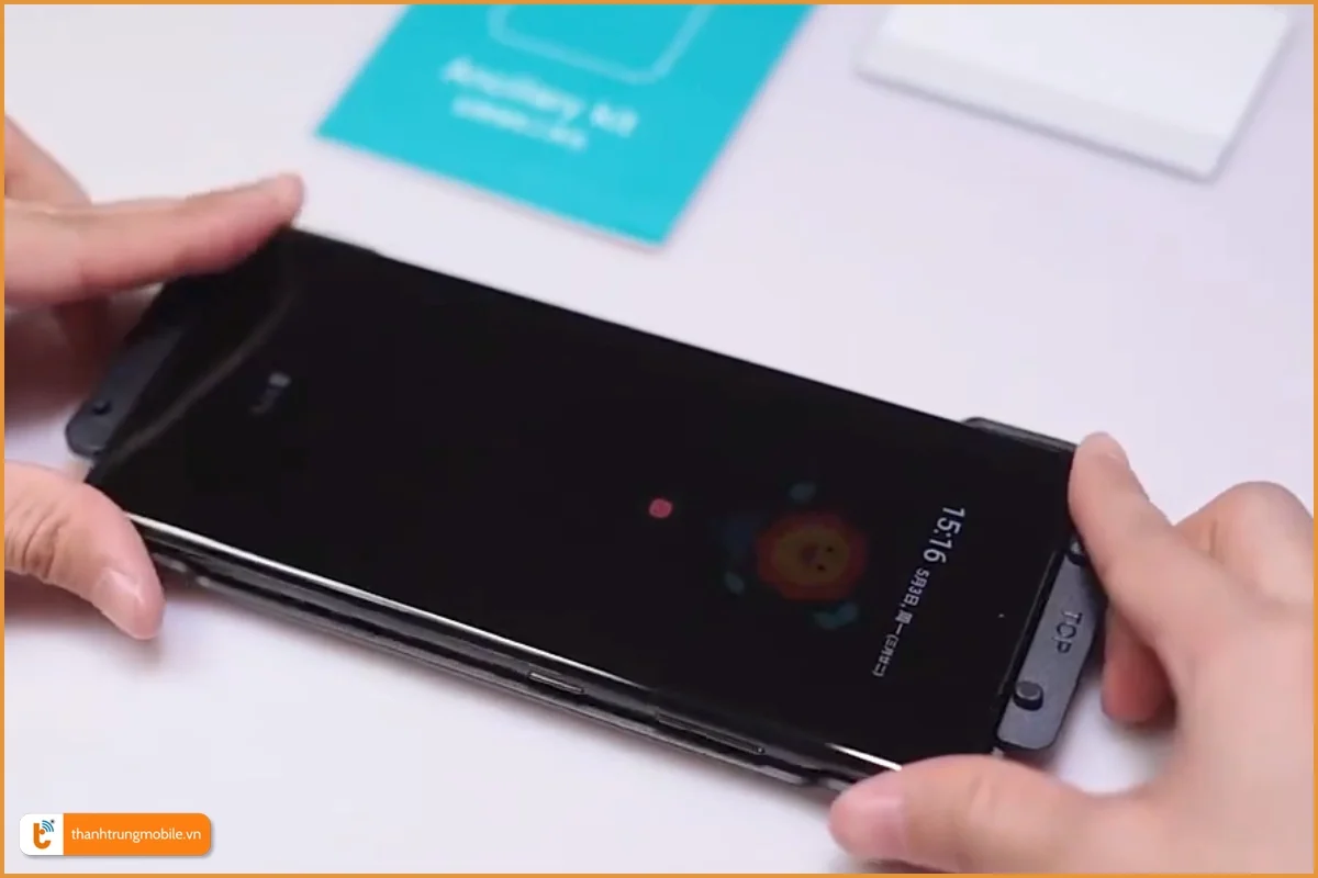 Quy trình ép kính OPPO Find X9 chuyên nghiệp