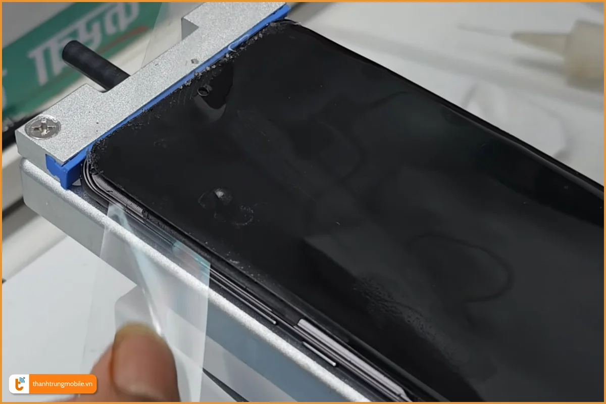 Quy trình ép kính OPPO Reno13 5G chuyên nghiệp