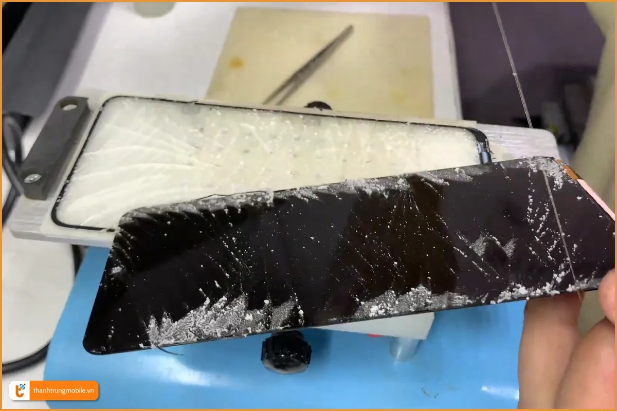 Quy trình ép kính POCO X7 chuyên nghiệp