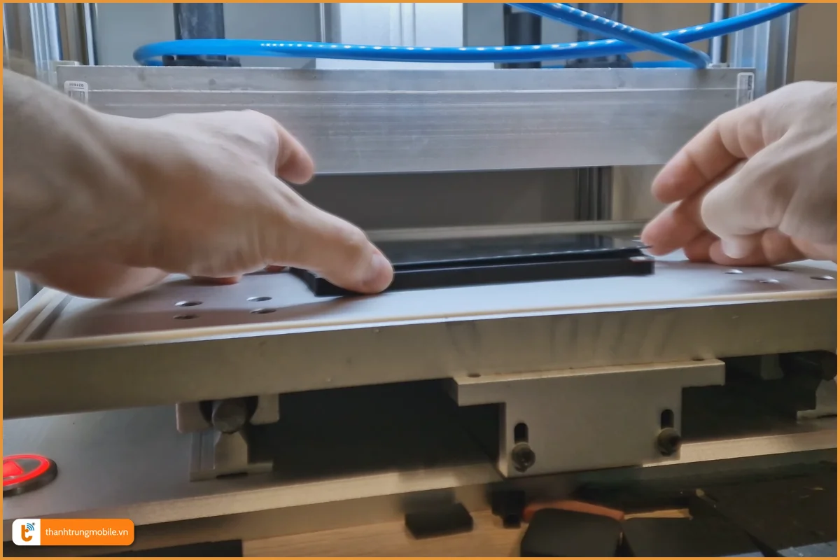 Quy trình ép kính Realme 14 5G chuyên nghiệp