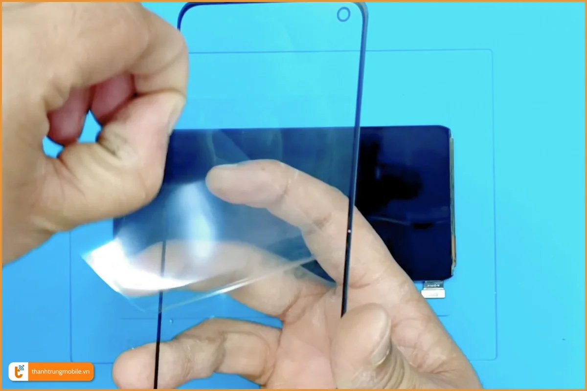 Quy trình ép kính Realme GT 2 Pro