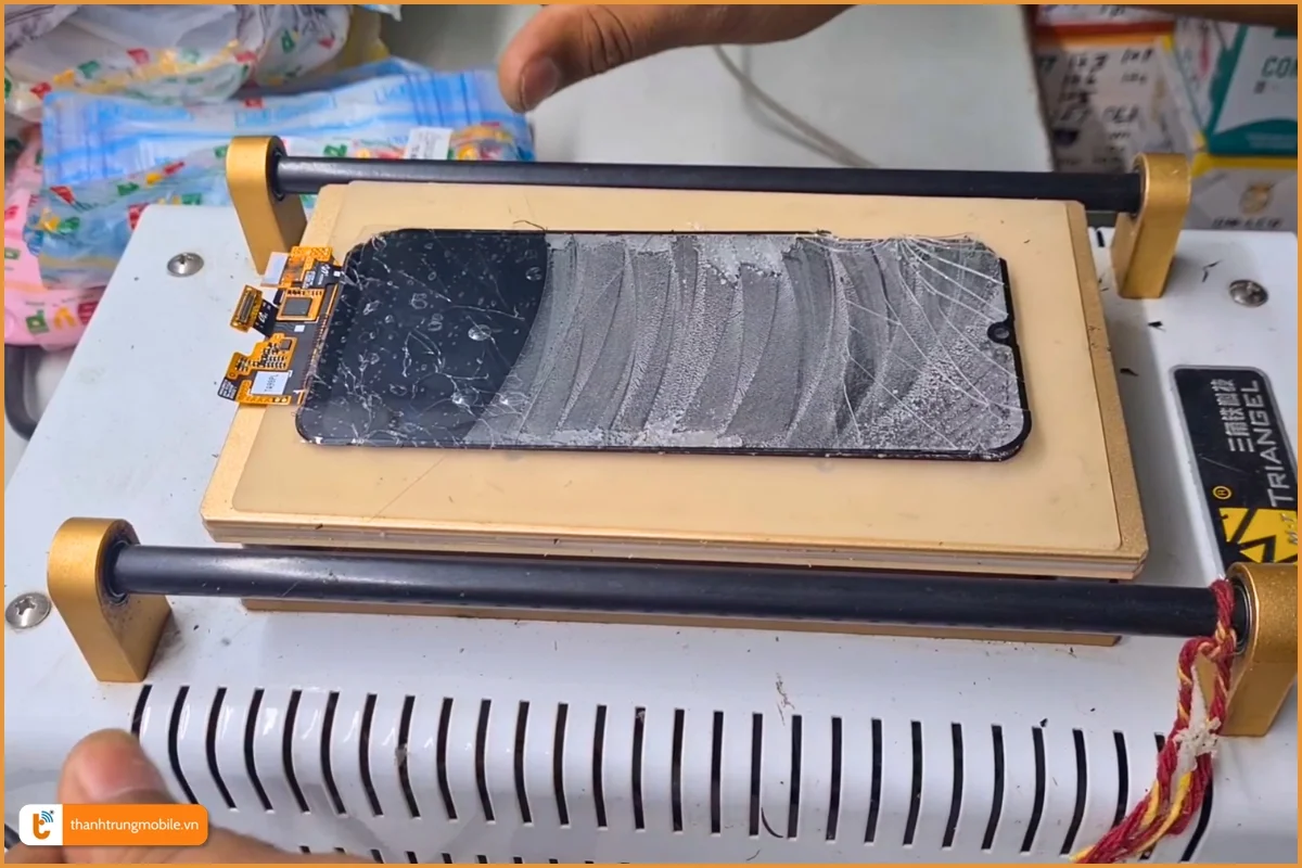 Quy trình ép kính Samsung Galaxy A41 chuyên nghiệp