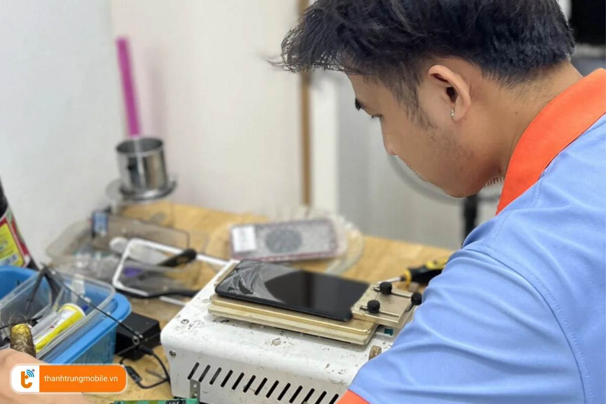 Quy trình ép kính Vivo V25 tại Thành Trung Mobile 