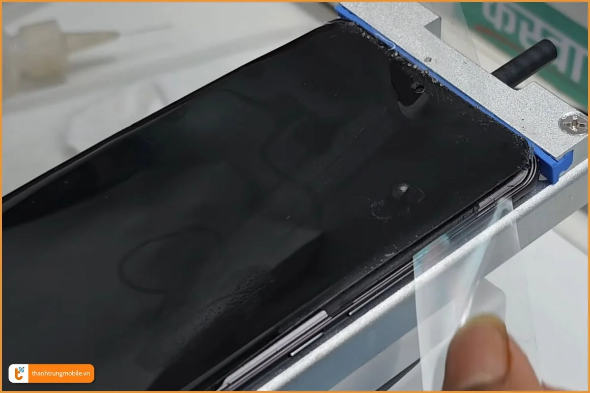 Quy trình ép kính Xiaomi 15 chuyên nghiệp