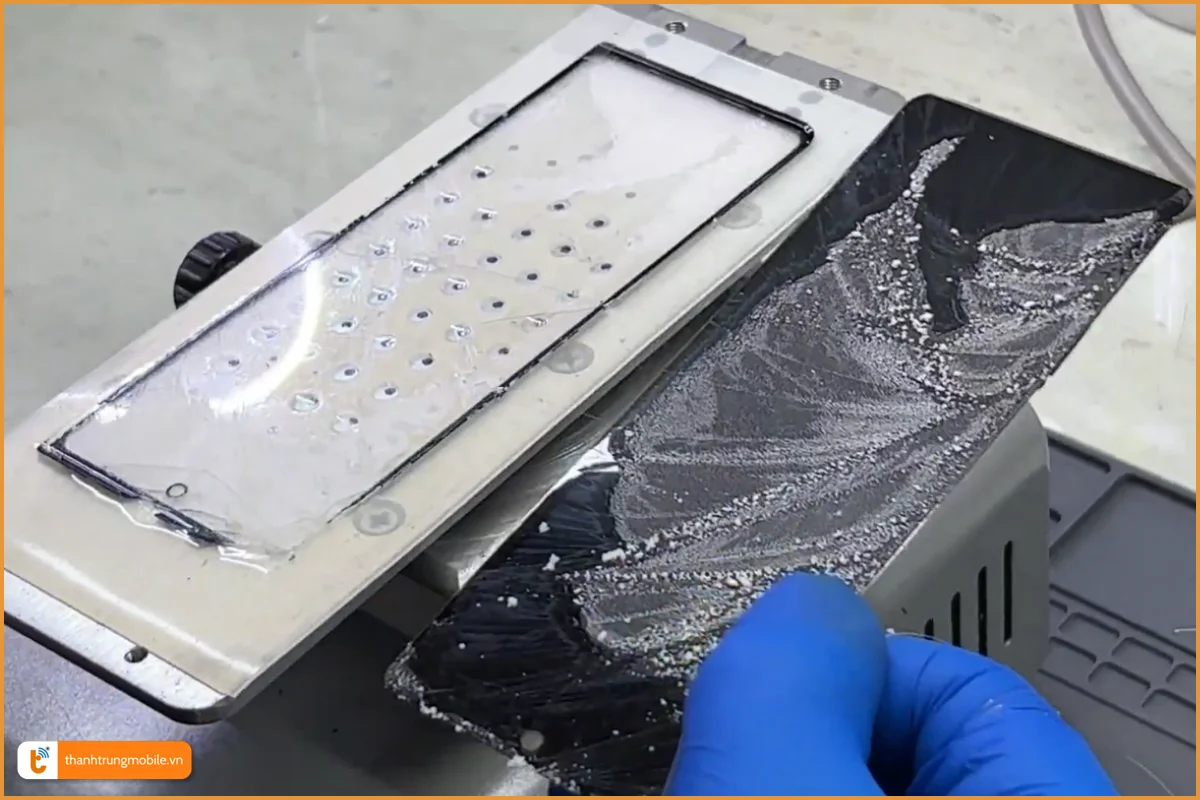 Quy trình ép kính Xiaomi Mix Fold 2 chuyên nghiệp