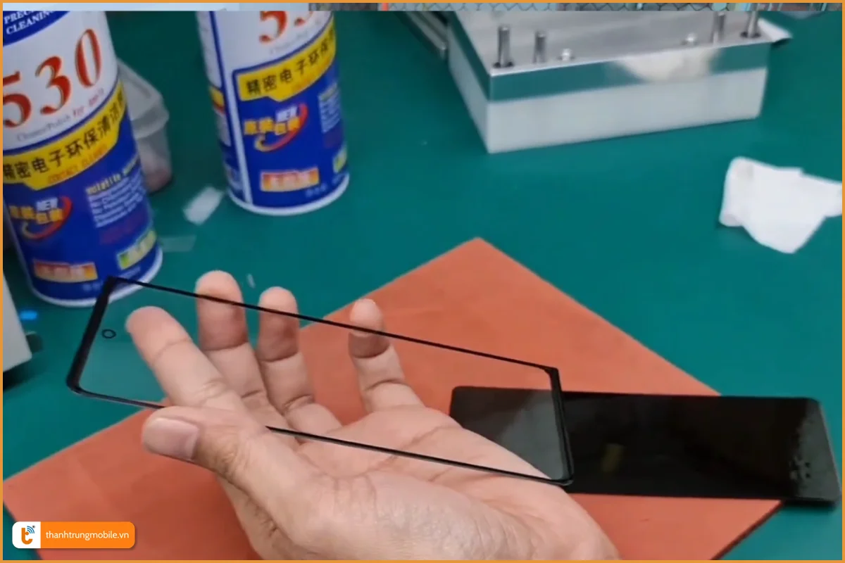 Quy trình ép kính Xiaomi Mix Fold chuyên nghiệp