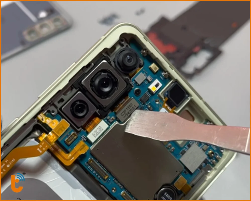Quy trình sửa chữa camera Samsung Galaxy S21 FE 5G tại Thành Trung Mobile