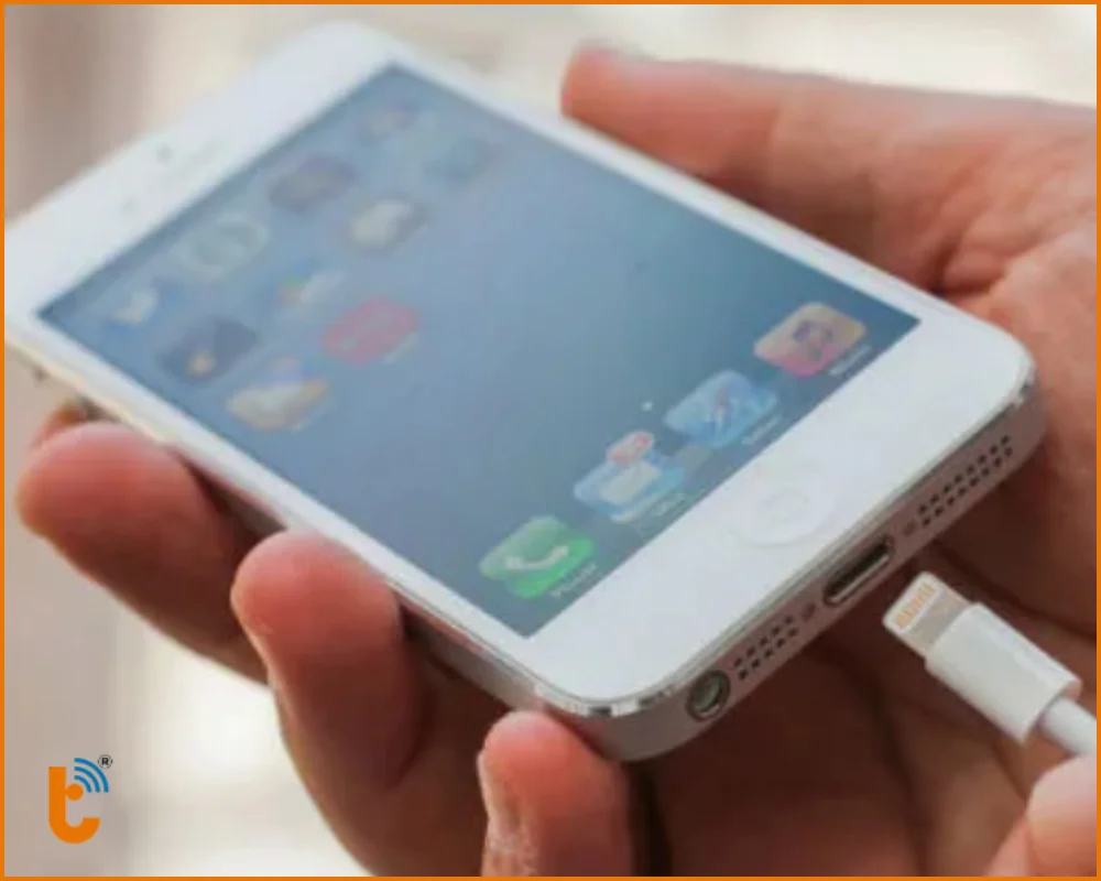 Quy trình sửa chữa iPhone 5 sạc không vào pin hiệu quả