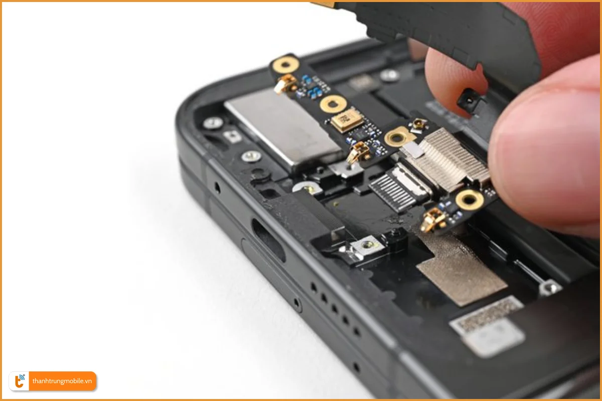 Quy trình thay chân sạc Google Pixel 9 Pro Fold