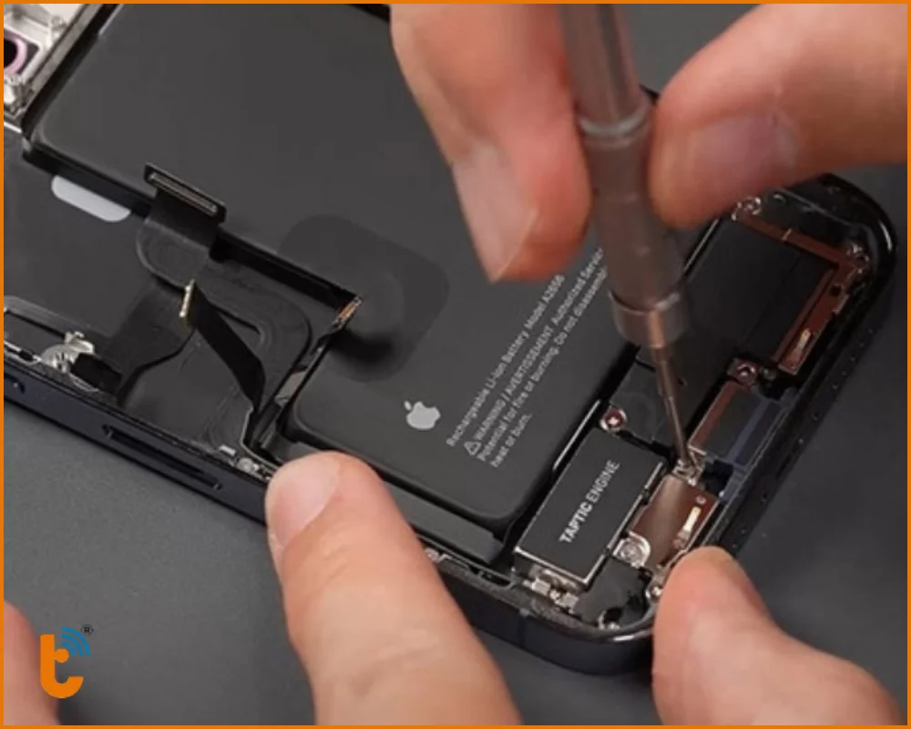 Quy trình thay chân sạc iPhone 17 Plus tại Thành Trung Mobile