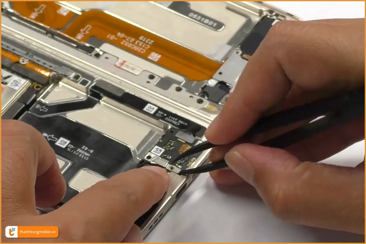 Quy trình thay chân sạc OPPO Find N5
