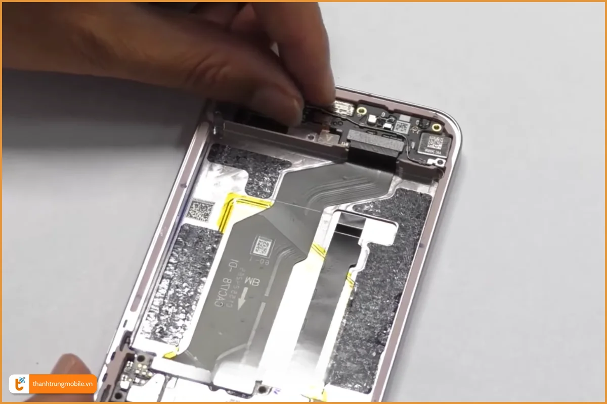 Quy trình thay chân sạc Oppo Find X8 Pro
