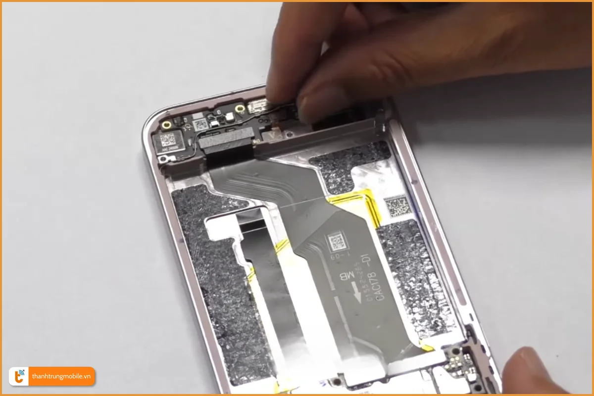 Quy trình thay chân sạc Oppo Find X8