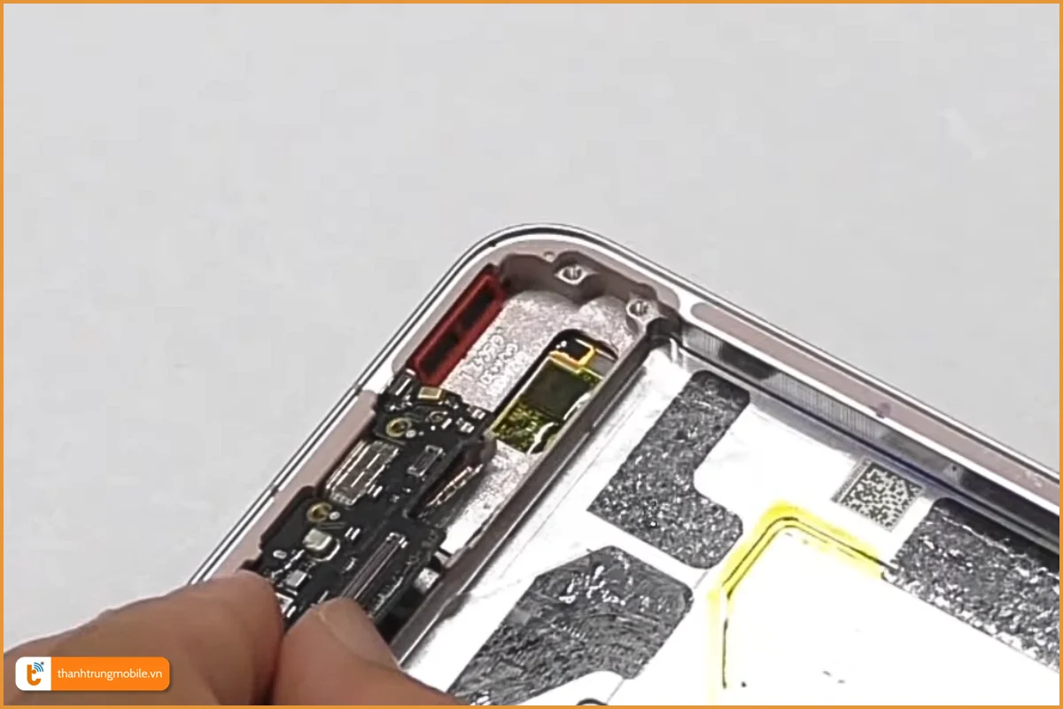 Quy trình thay chân sạc OPPO Find X9